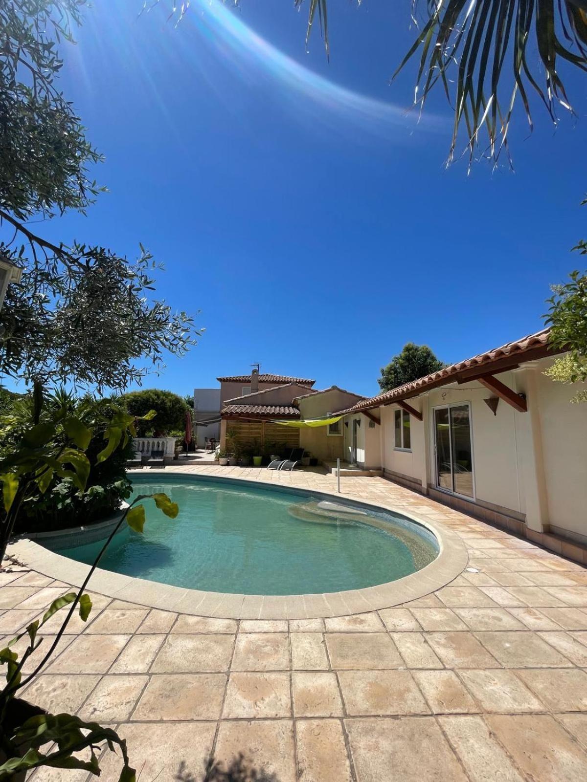 T2 Piscine Proche Carqueiranne