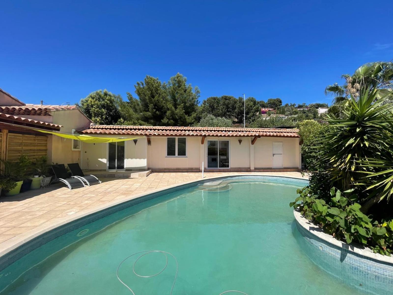 T2 Piscine Proche Apartment